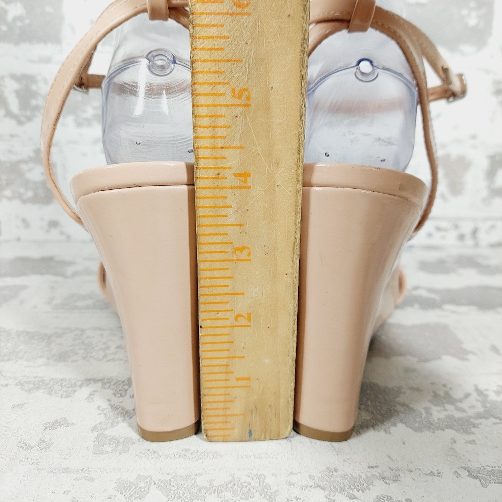 New Steve Madden Shapely In Tan Patent Cream Wedge Sandal  W17 - Picture 8 of 14